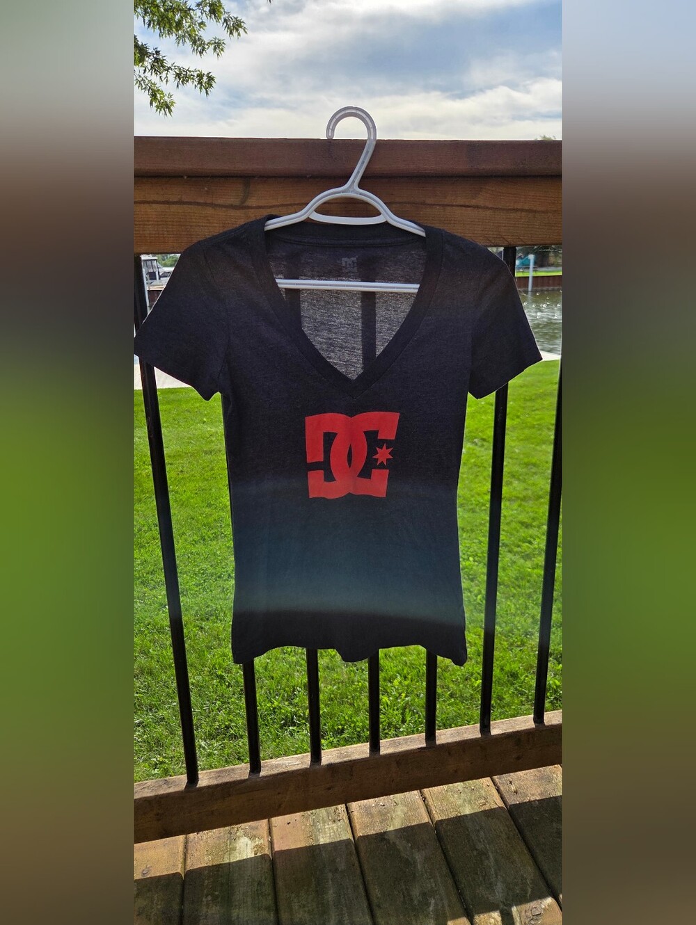DC Women's Gray "50/50 Heather" V-Neck Tee with Orange/Red Logo, EUC, SZ XS